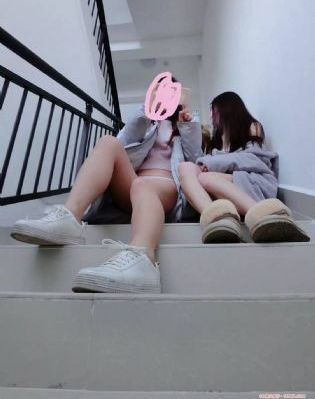 护士夜班被两个医生_高清电影在线看